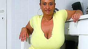 Big Breasted Milf Getting Wet And Wild – MatureNL