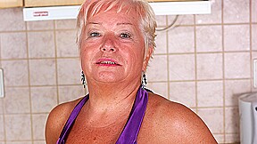 Blonde Mature Slut Doing Herself In The Kitchen – MatureNL